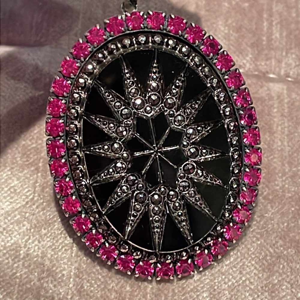 Liz Paiacios Sunburst Pendant Necklace Rare Vintage 90’s Black & Pink Medallion
